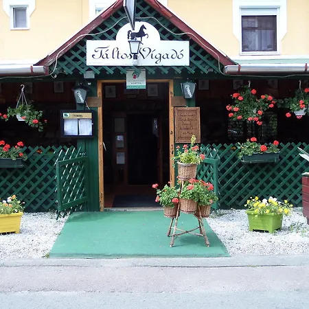 Taltos Vendeghaz Bed & Breakfast