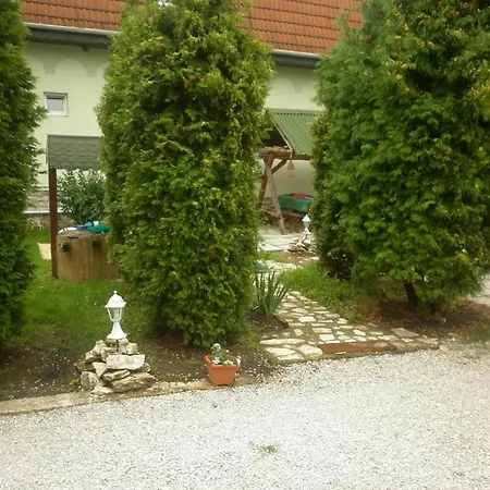 Taltos Vendeghaz Bed & Breakfast *